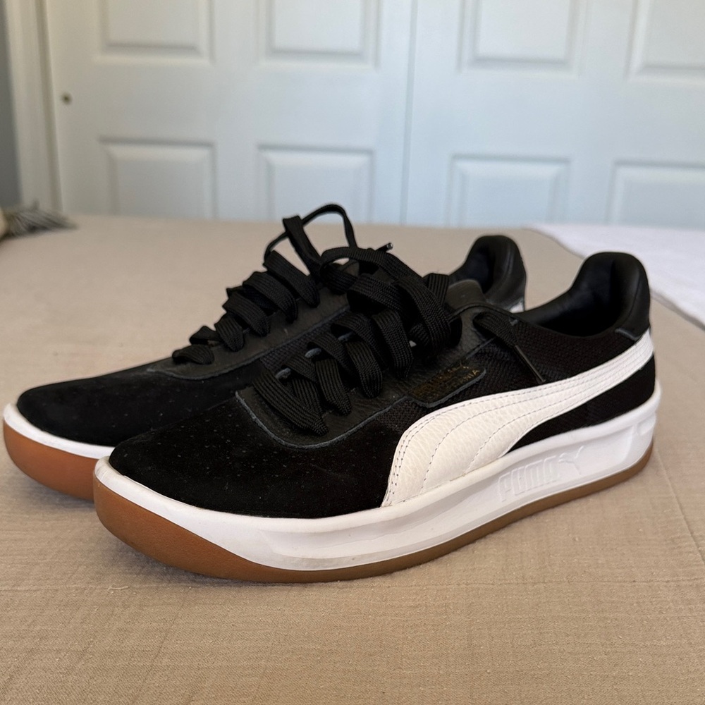 Puma Men's Black and White Sneakers with Brown Sole